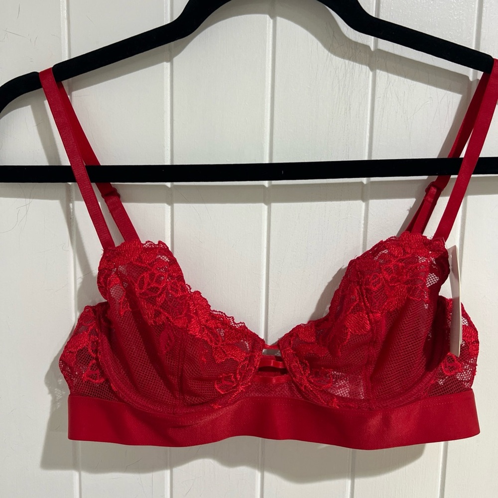 b tempt’d Wacoal Red Lace Sheer Underwire Adjustable Strap Bra Size 34B NWT